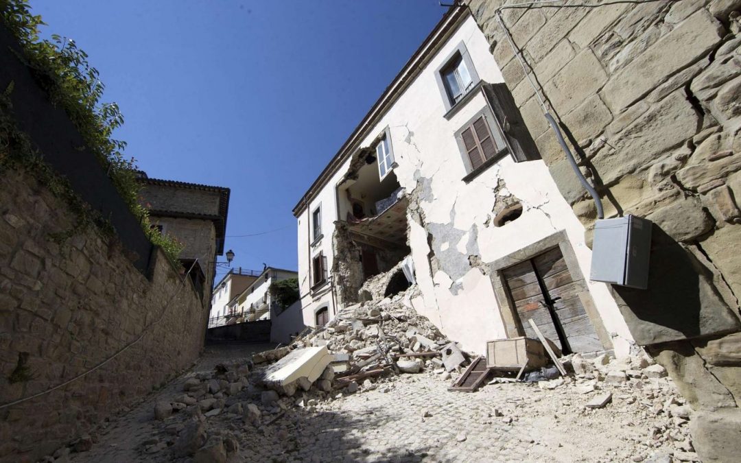 Un dron capta los efectos catastróficos del terremoto más fuerte que ha sufrido Albania en 40 años